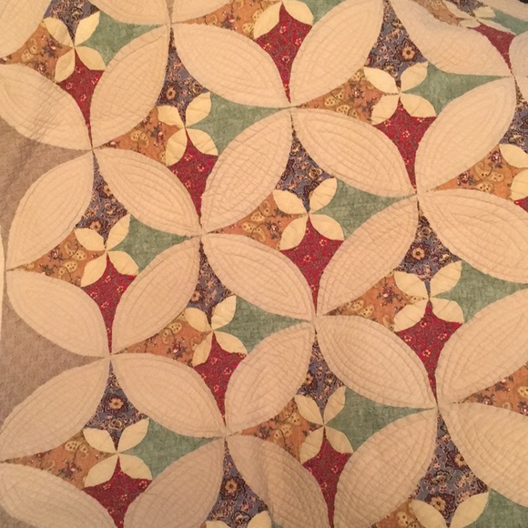 Gorgeous vintage Handmade Quilt